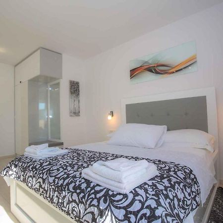Apartments In Rogoznica 40364 Kültér fotó